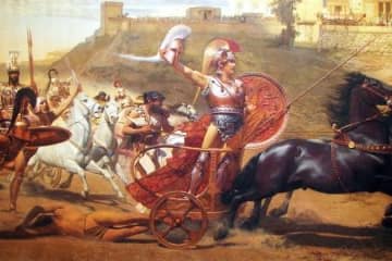 “El triunfo de Aquiles”, 1892, Franz Matsch. Aquiles arrastra el cuerpo de Héctor por Troya. Fragmento de un fresco panorámico en el Achilleion. (Dominio Público)